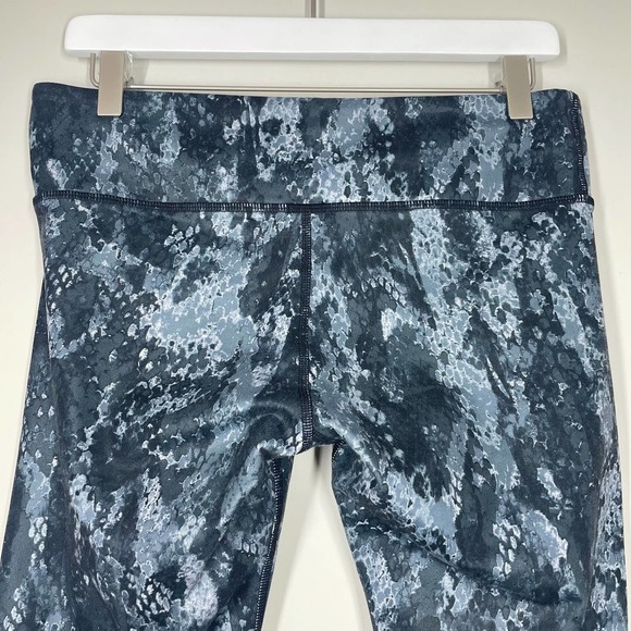 ALO Airbrush Leggings in Glossy Python M - Picture 9 of 13